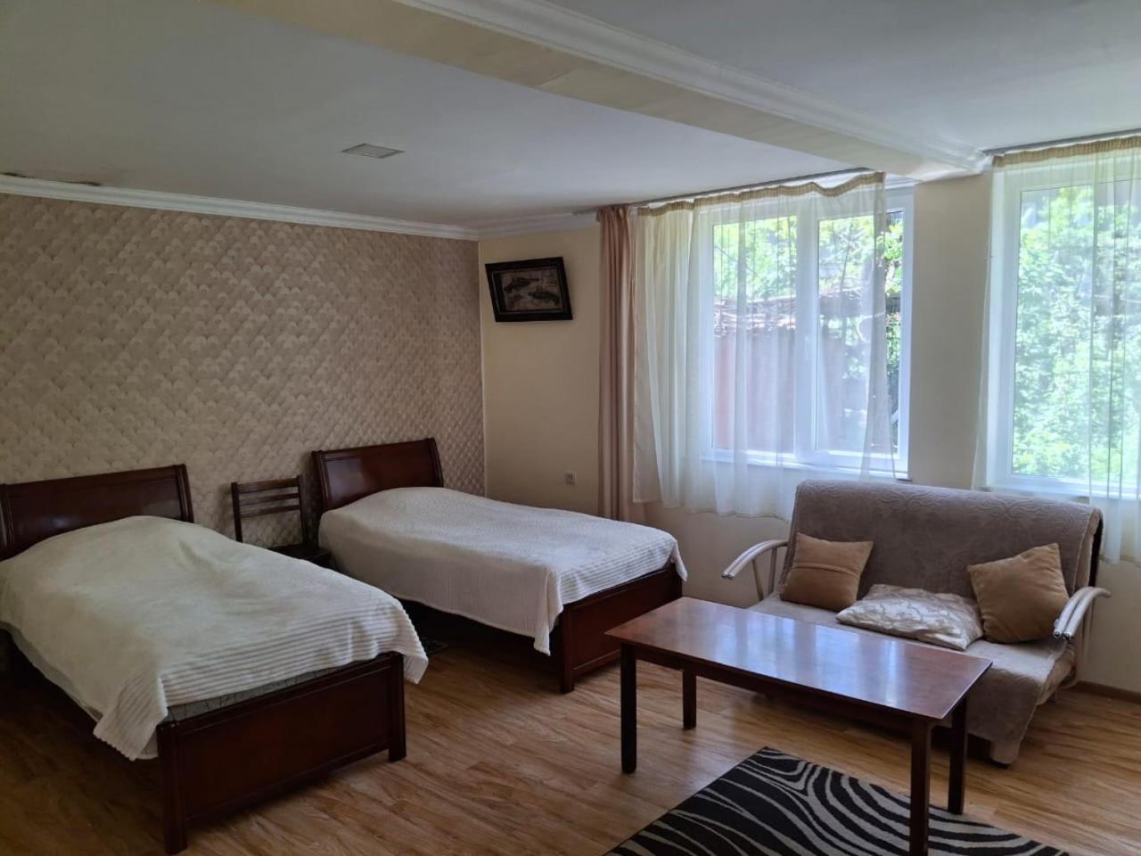 Center Hotel กอริส ภายนอก รูปภาพ